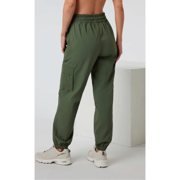 Vuori Women's Birch Jogger Army Green Athleisure Sustainable Preppy - Picture 2 of 15